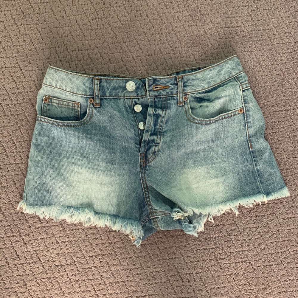 NEVER WORN FOREVER 21 JEAN SHORTS